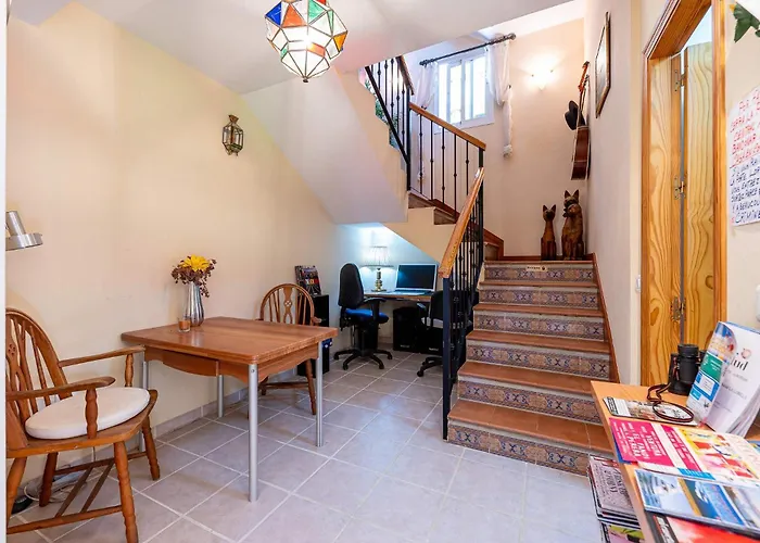 Cozy 1-bedroom Retreat Roca Εστεπόνα