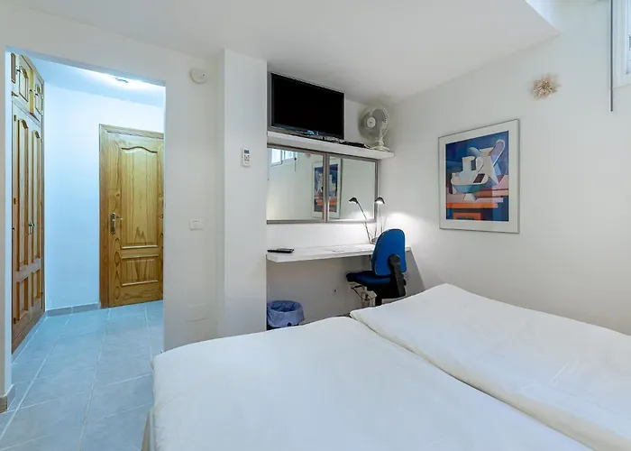 Cozy 1-bedroom Retreat Roca Εστεπόνα