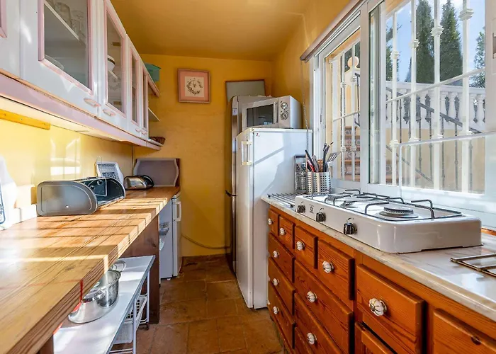 Cozy 1-bedroom Retreat Roca * Эстепона